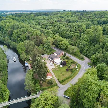 Pension "Am Brunnen" Пархим Экстерьер фото