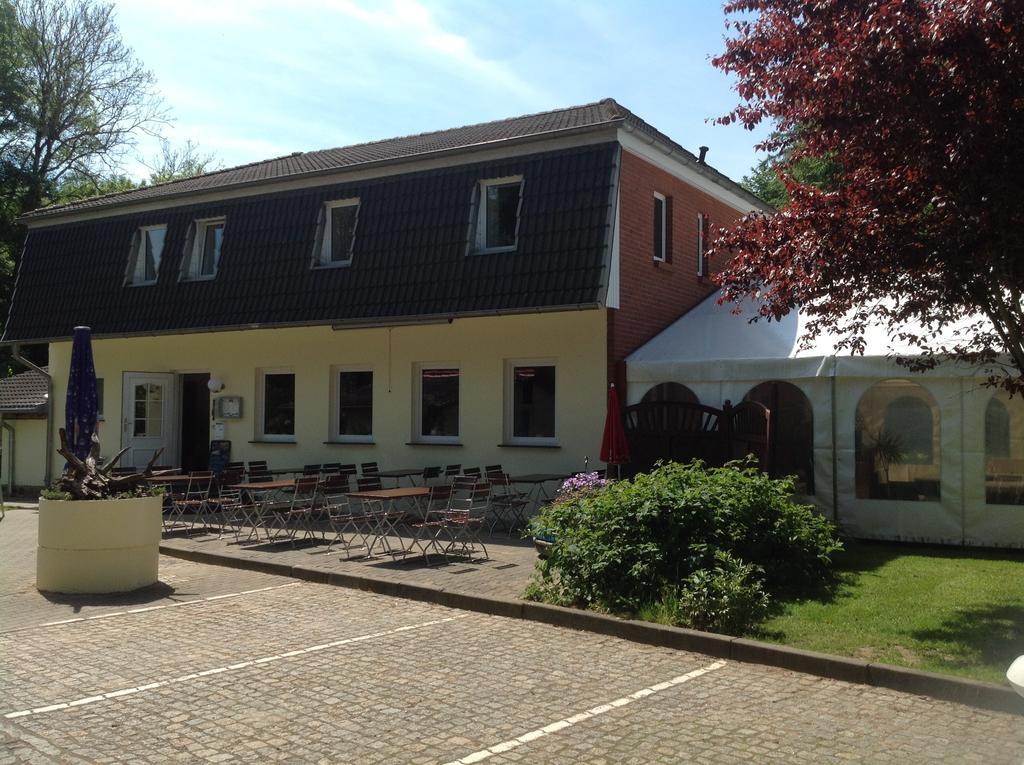 Pension "Am Brunnen" Пархим Экстерьер фото